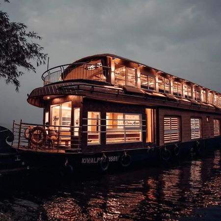 Victoria Houseboats Hotell Alappuzha Exteriör bild
