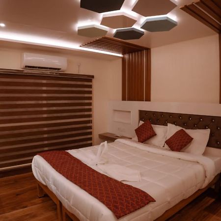 Victoria Houseboats Hotell Alappuzha Exteriör bild