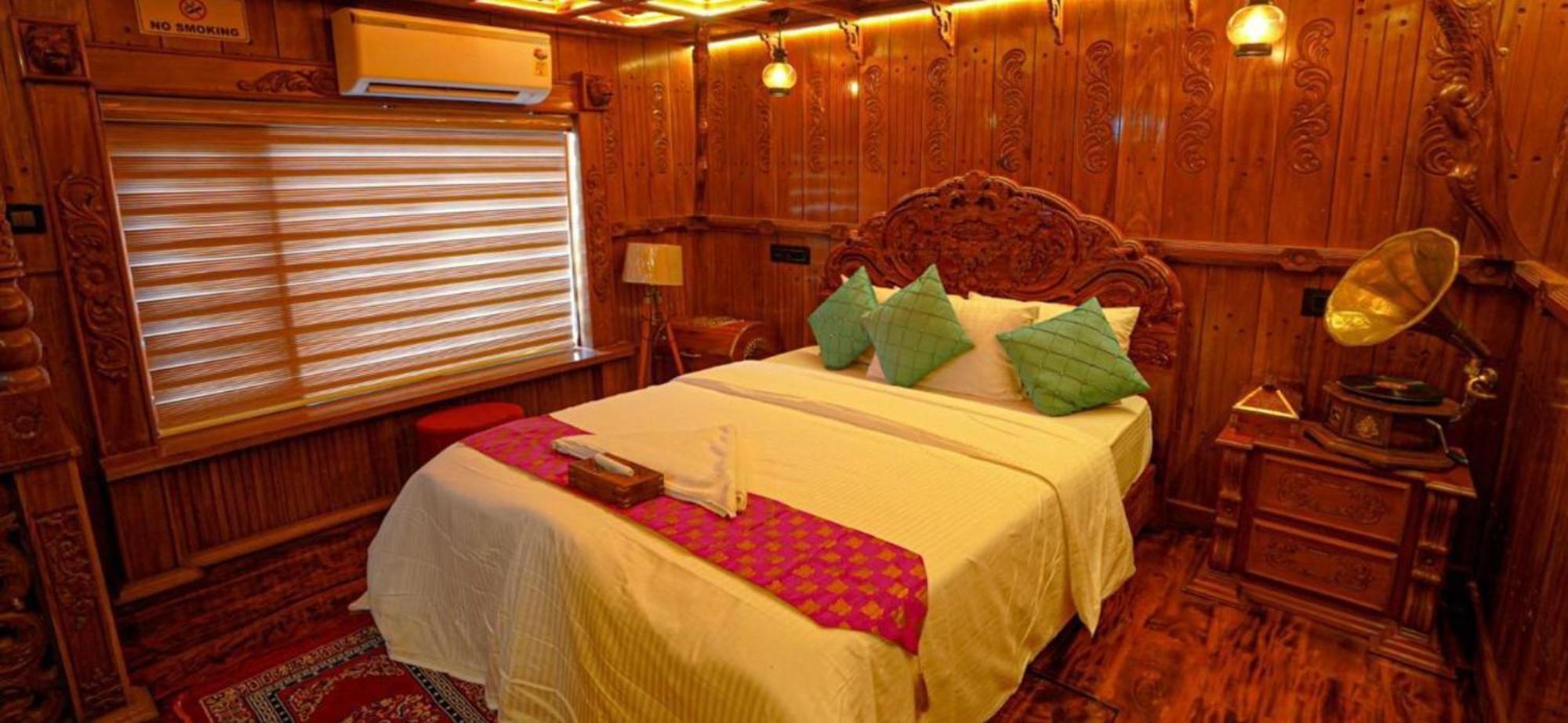 Victoria Houseboats Hotell Alappuzha Exteriör bild