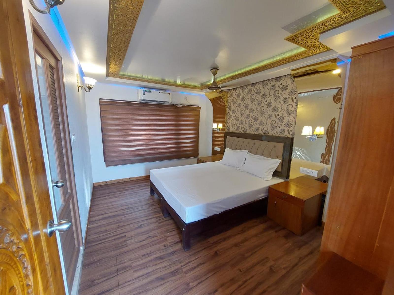 Victoria Houseboats Hotell Alappuzha Exteriör bild